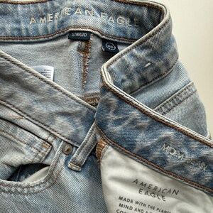 AE-“STRIGID MOM JEAN” size 8. Like new.